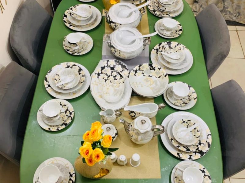 85 piece Fine Porcelain Dinnerware Floral